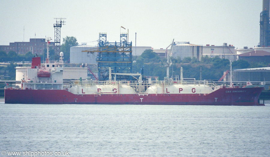 Photograph of the vessel  Gas Sincerity pictured at Fawley on 1st September 2002