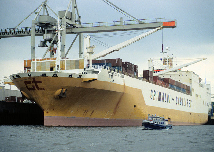 Photograph of the vessel  Repubblica di Genova pictured at Hamburg on 9th June 1997
