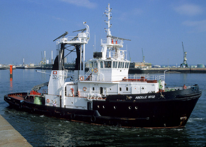 Photograph of the vessel  Abeille No. 32 pictured at Le Havre on 16th August 1997