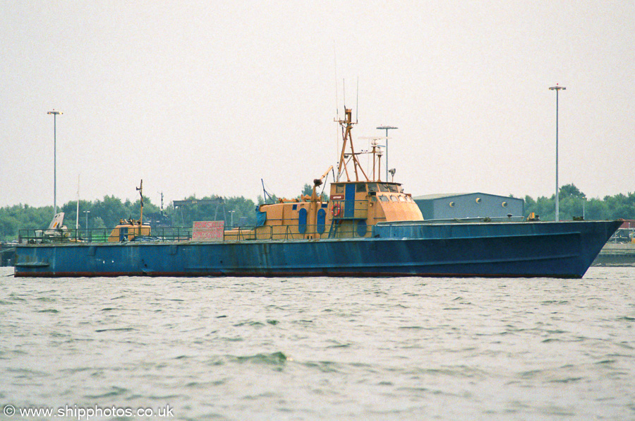 Photograph of the vessel  Arthur pictured at Marchwood on 29th August 2001