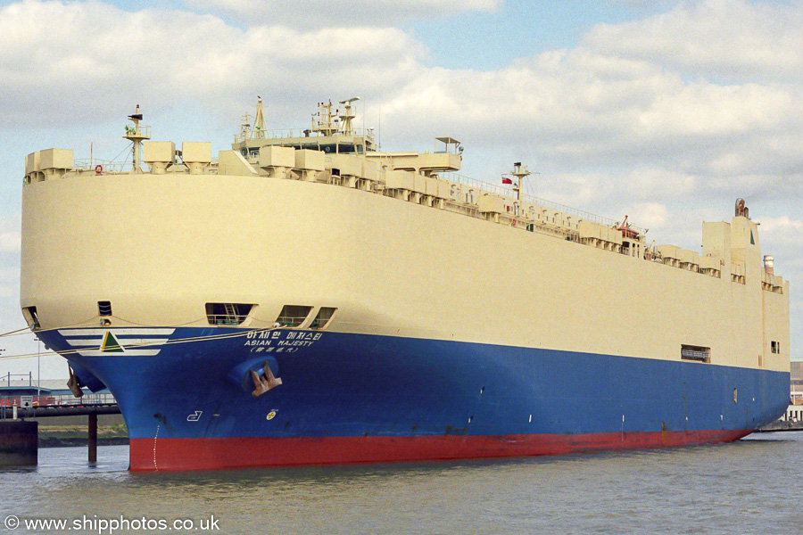 Photograph of the vessel  Asian Majesty pictured at Tilbury on 31st August 2002