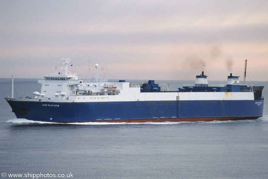 Photograph of the vessel  Assi Scan Link pictured on the Westerschelde passing Vlissingen on 19th June 2002