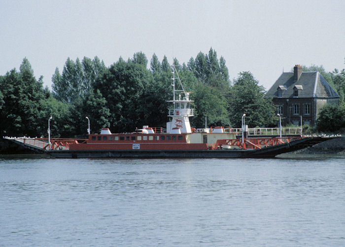 Photograph of the vessel  Bac 10 pictured on the River Seine on 16th August 1997