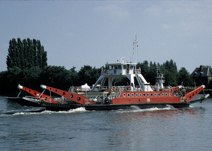 Bac 14 pictured on the River Seine on 16th August 1997
