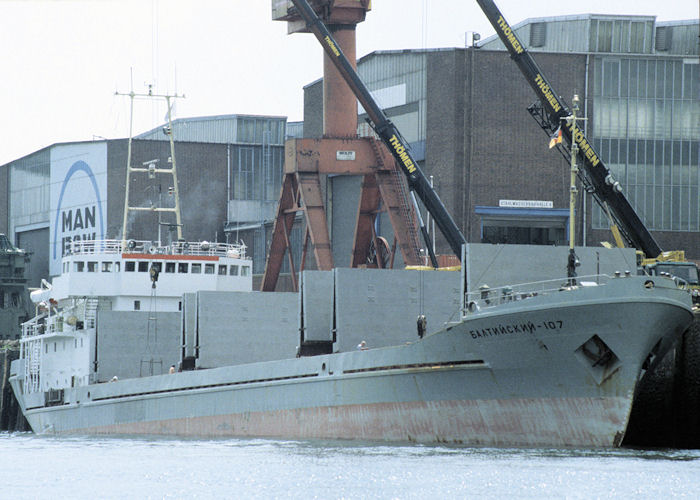 Baltiyskiy-107 pictured in Hamburg on 9th June 1997