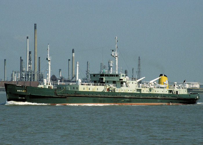  Bexley pictured on the River Thames on 16th May 1998