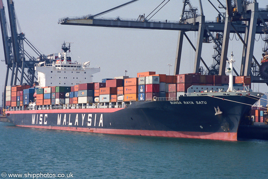 Photograph of the vessel  Bunga Raya Satu pictured at Southampton Container Terminal on 12th April 2003