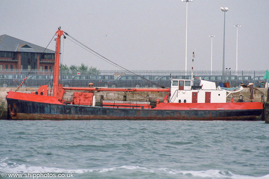 Photograph of the vessel  Deep Diver  pictured at Southampton on 29th August 2001