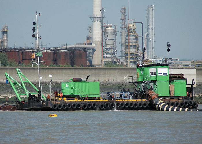 Photograph of the vessel  DE Otter pictured at Shellhaven on 22nd May 2010
