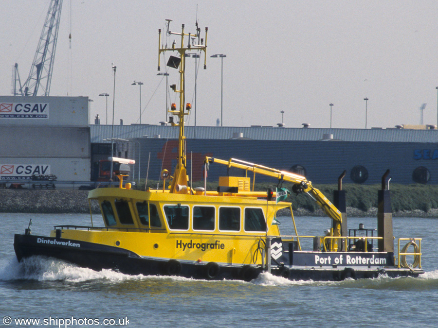 Photograph of the vessel  Dintelwerken pictured on the Nieuwe Maas at Vlaardingen on 17th June 2002