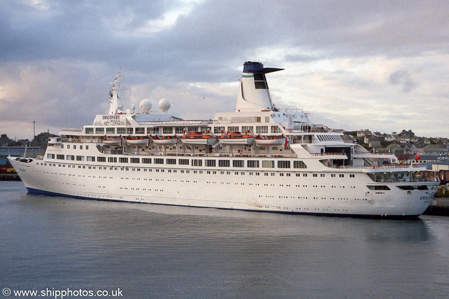 Photograph of the vessel  Discovery pictured at Lerwick on 11th May 2003