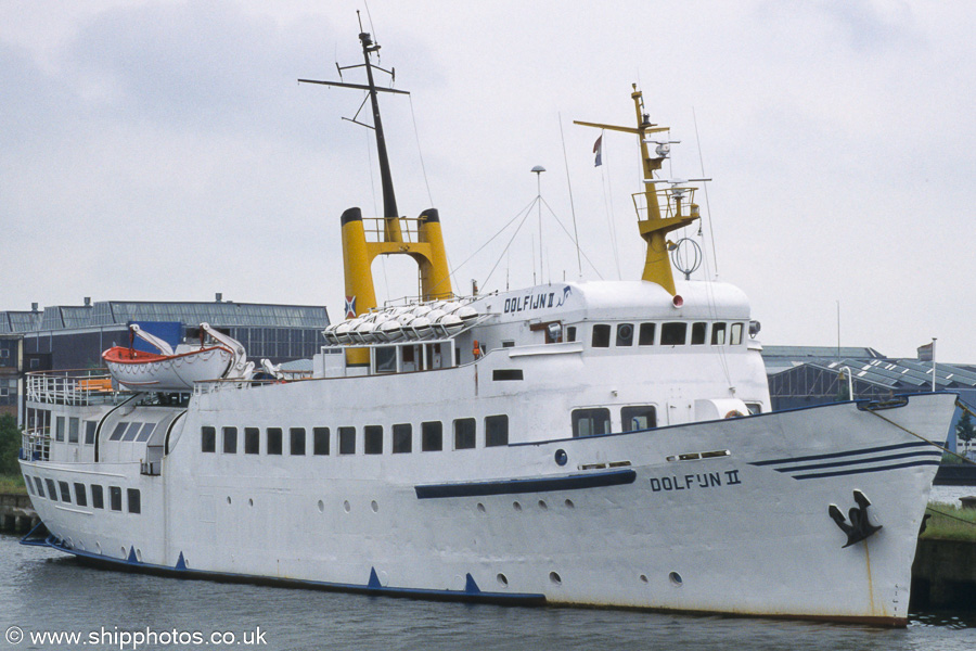  Dolfijn II pictured at Amsterdam on 16th June 2002