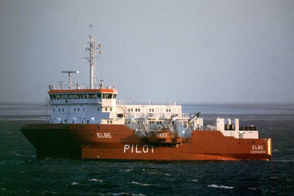 Photograph of the vessel pv Elbe pictured in the mouth of the River Elbe on 29th May 2001