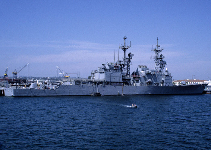 USS Elliot pictured at San Diego on 16th September 1994