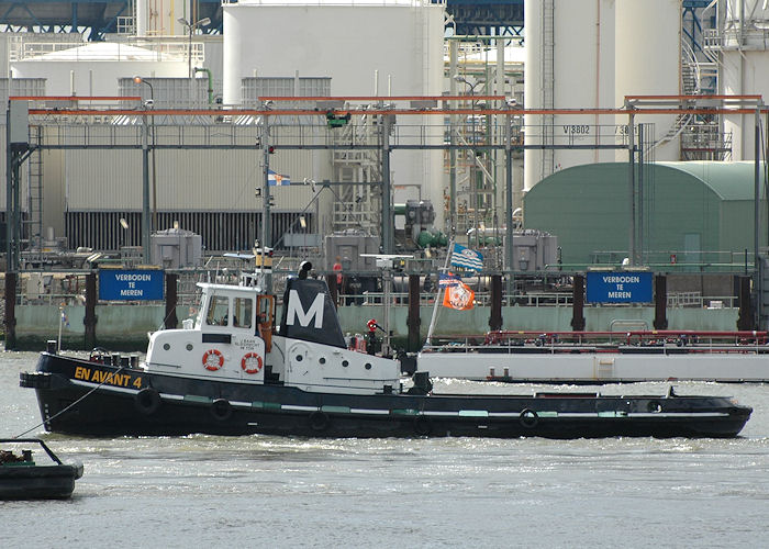 Photograph of the vessel  En Avant 4 pictured passing Vlaardingen on 21st June 2010