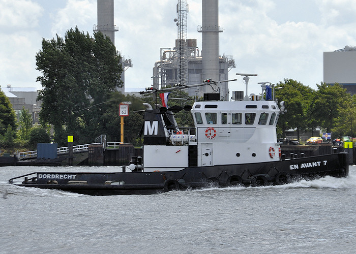 Photograph of the vessel  En Avant 7 pictured passing Vlaardingen on 24th June 2011