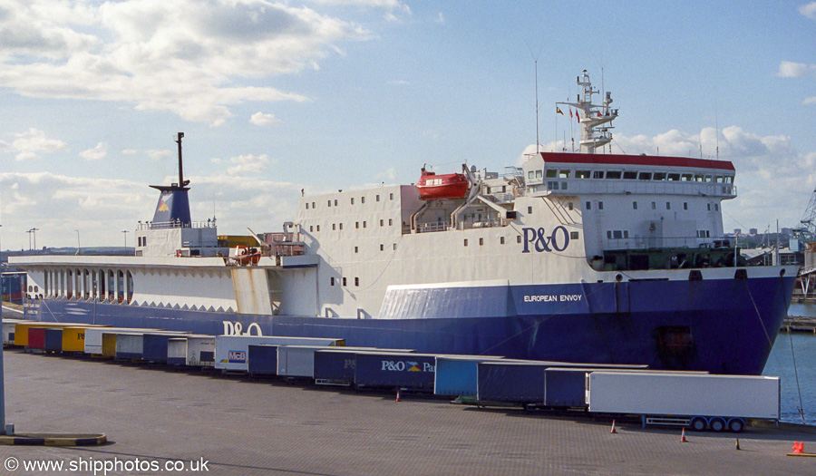 Photograph of the vessel  European Envoy pictured at Dublin on 15th August 2002