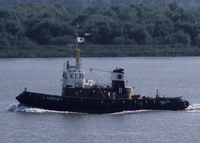 Photograph of the vessel  Fairplay II pictured on the River Elbe on 21st August 1995