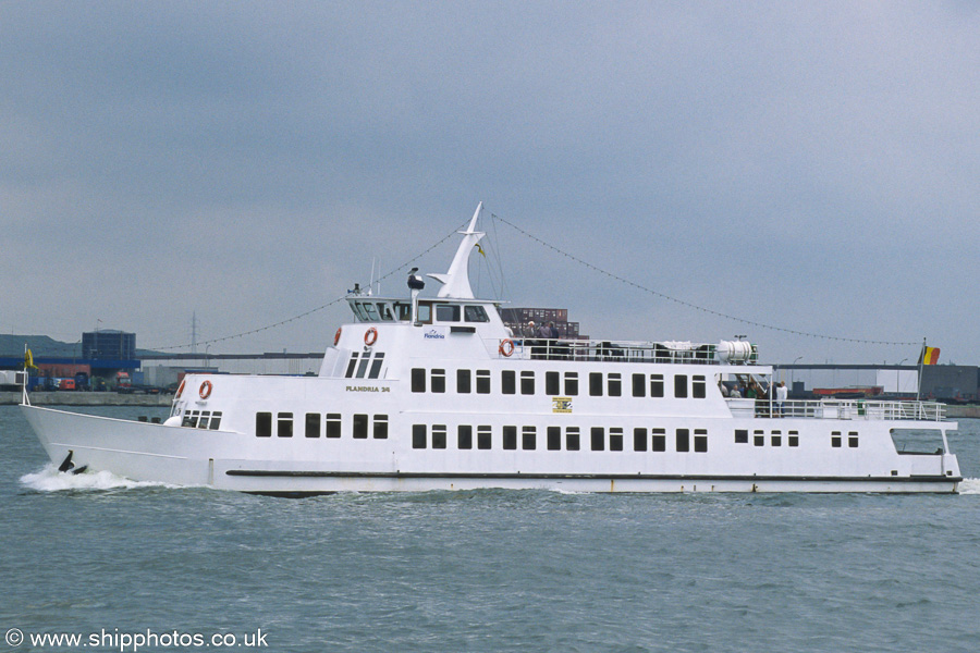 Photograph of the vessel  Flandria 24 pictured in Kanaldok B2, Antwerp on 20th June 2002