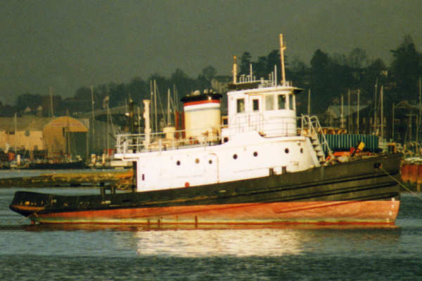 Photograph of the vessel  Fort Moultrie pictured at Southampton on 9th December 1994