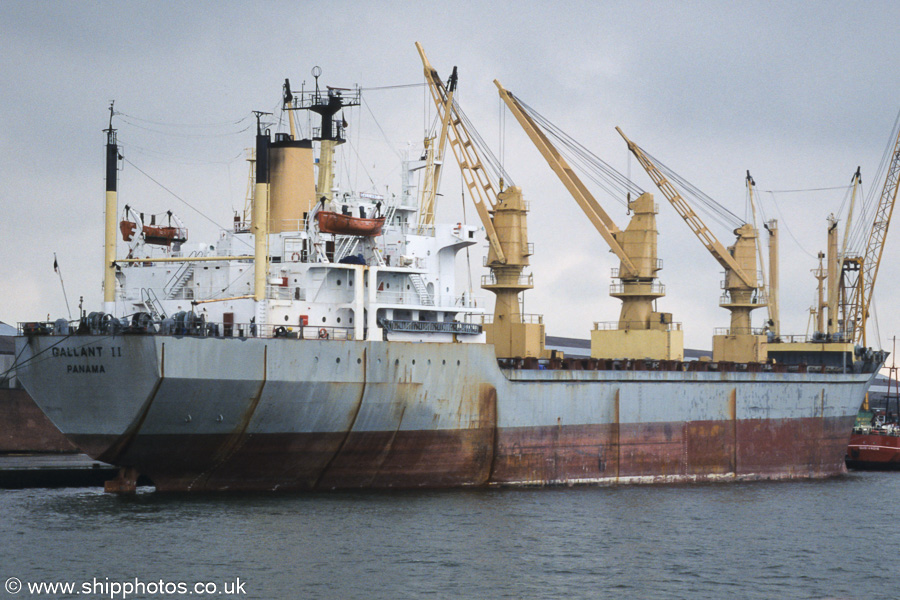 Photograph of the vessel  Gallant II pictured in Zesde Havendok, Antwerp on 20th June 2002