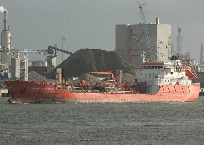 Photograph of the vessel  Georg Essberger pictured arriving in the 1e Petroleumhaven, Rotterdam on 19th June 2010