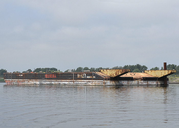 Photograph of the vessel  H-627 pictured in the Calandkanaal, Europoort on 26th June 2011