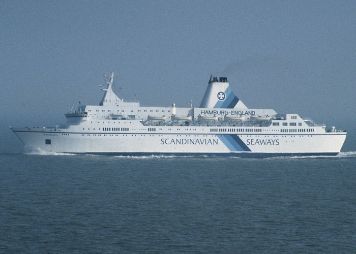 Photograph of the vessel  Hamburg pictured in the North Sea on 15th April 1996
