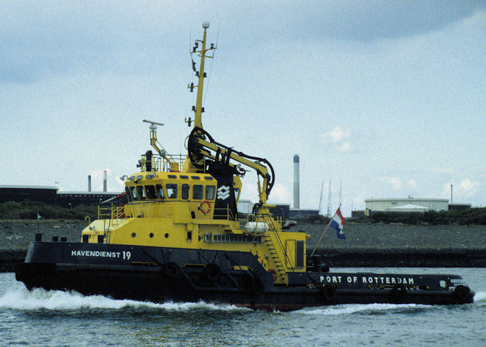 Photograph of the vessel  Havendienst 19 pictured in Europoort on 20th April 1997