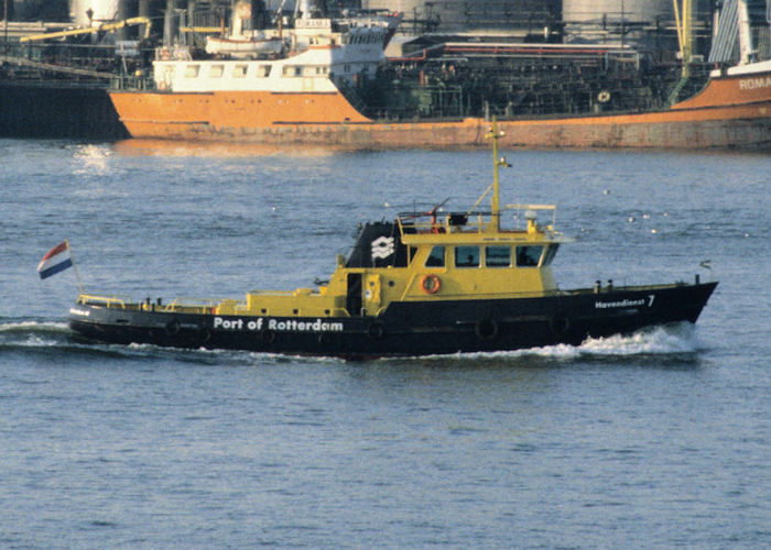 Photograph of the vessel  Havendienst 7 pictured passing Vlaardingen on 15th April 1996