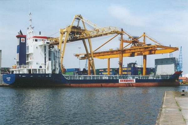 Photograph of the vessel  Heeredwinger pictured in Goole on 17th June 2000