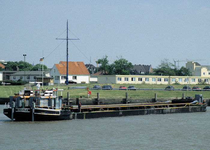 Photograph of the vessel  HH 51 pictured at Bremerhaven on 6th June 1997