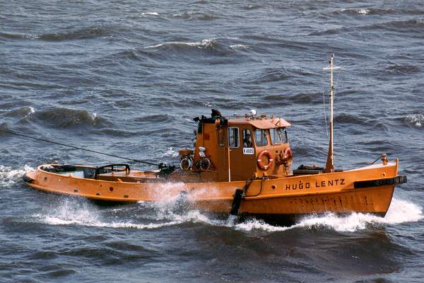 Photograph of the vessel  Hugo Lentz pictured in Hamburg on 29th May 2001