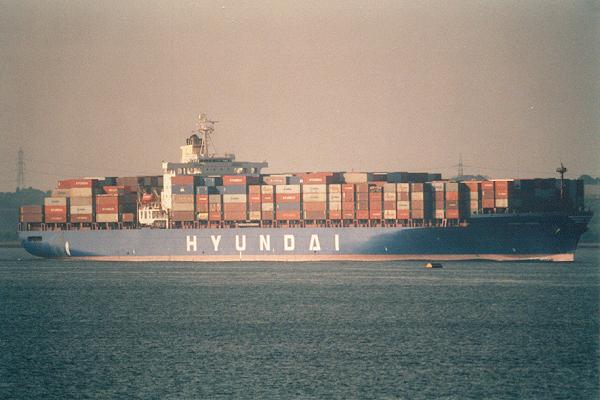 Photograph of the vessel  Hyundai Admiral pictured arriving at Southampton on 14th May 2001