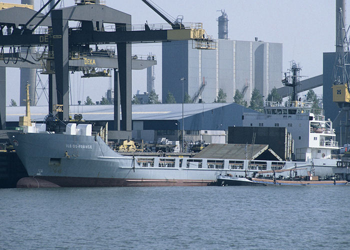  Ile de France pictured in Seinehaven, Rotterdam on 27th September 1992