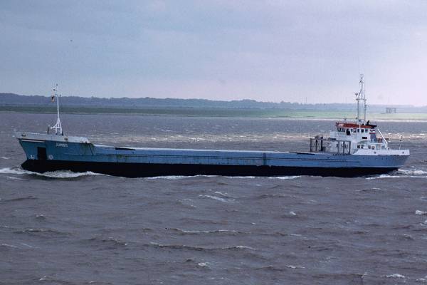 Photograph of the vessel  Jumbo pictured on the River Elbe on 29th May 2001