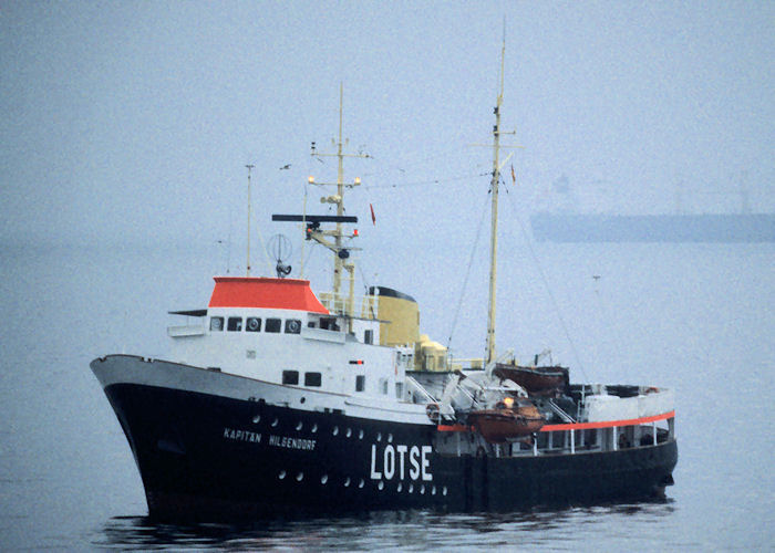 Photograph of the vessel pv Kapitän Hilgendorf pictured in the River Elbe estuary on 27th May 1998