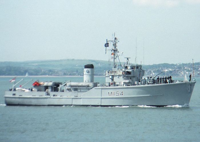 Photograph of the vessel HMS Kellington pictured entering Portsmouth Harbour on 5th June 1988