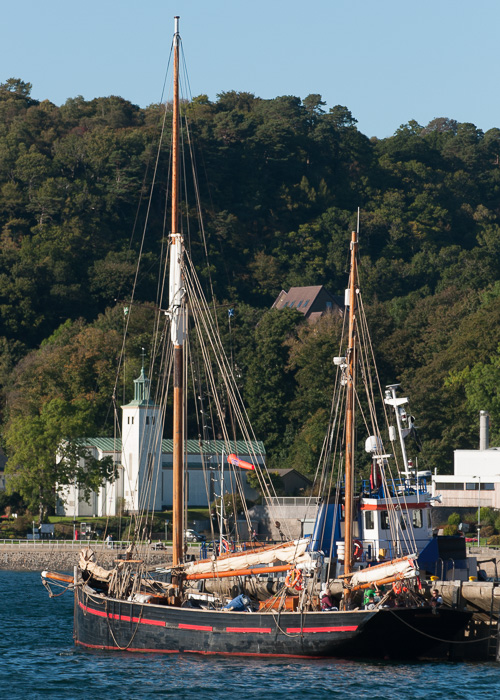 Photograph of the vessel  Leader pictured at Oban on 20th September 2014