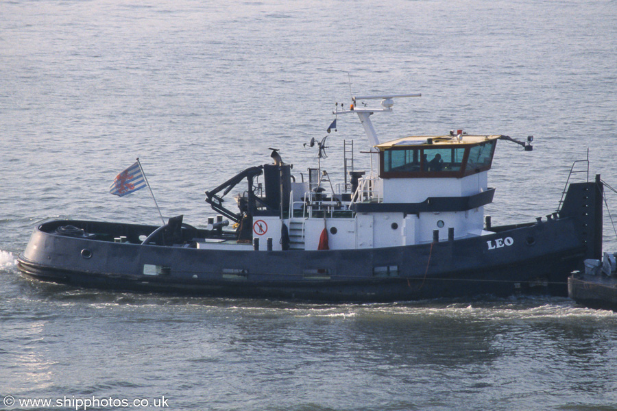 Photograph of the vessel  Leo pictured on the Nieuwe Maas at Vlaardingen on 18th June 2002