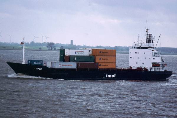  Lupus pictured on the River Elbe on 29th May 2001