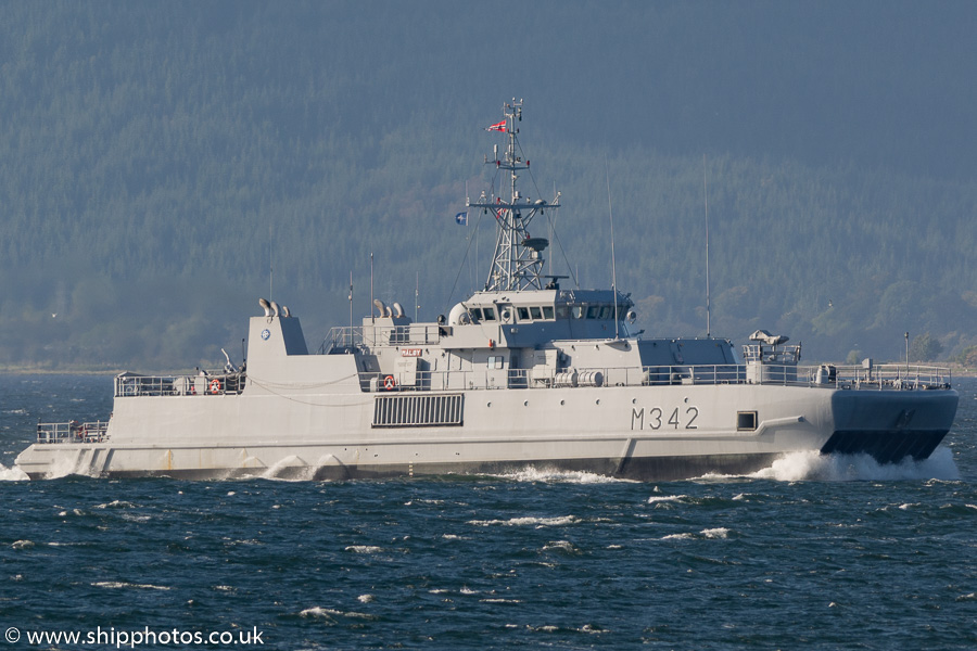 Måløy pictured passing Gourock on 6th October 2016