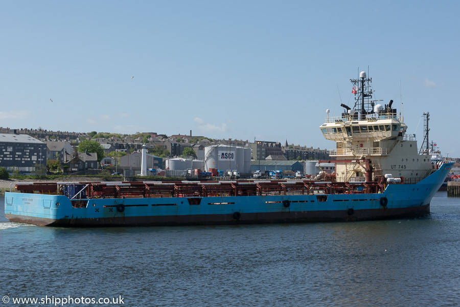 Mærsk Feeder pictured arriving at Aberdeen on 23rd May 2015