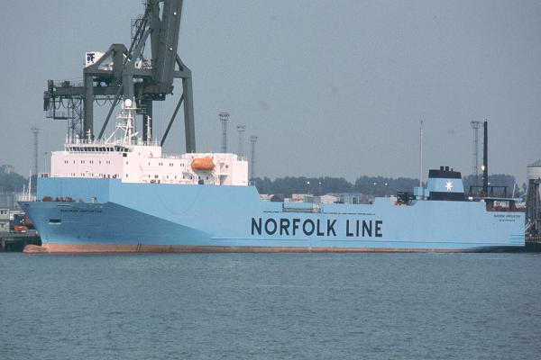 Maersk Importer pictured in Felixstowe on 26th May 2001