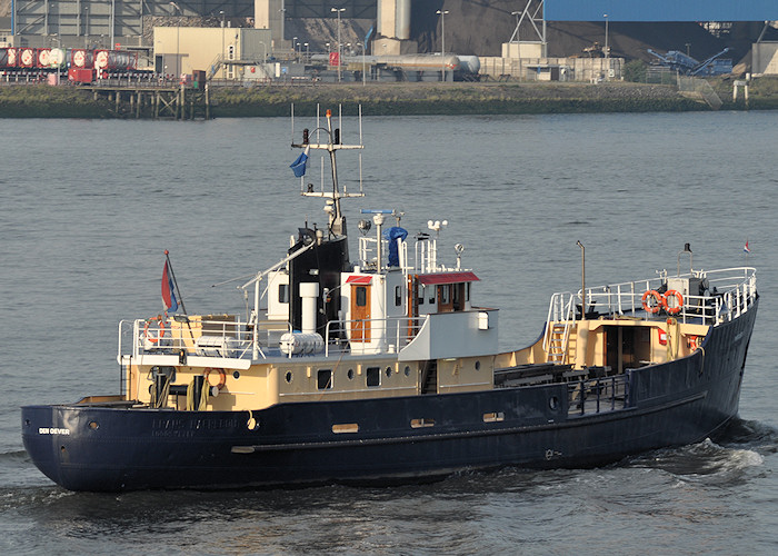 Photograph of the vessel  Mercuur pictured passing Vlaardingen on 28th June 2011