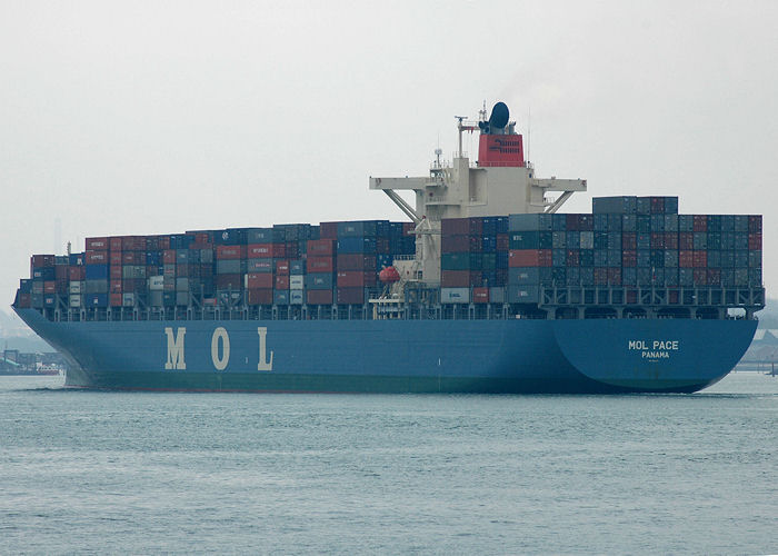  MOL Pace pictured departing Southampton on 22nd April 2006