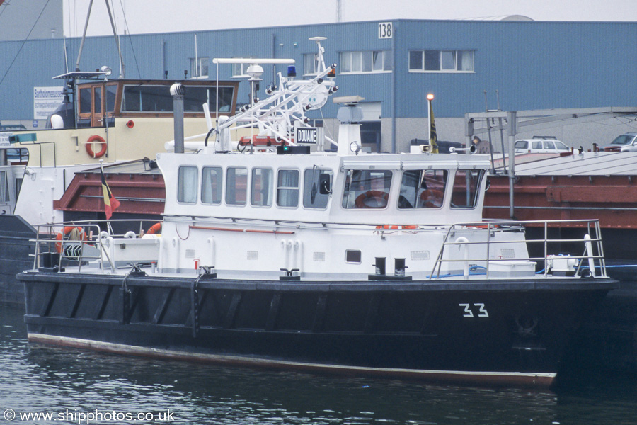 Photograph of the vessel  Motorredeboot 33 pictured in Houtdok, Antwerp on 20th June 2002