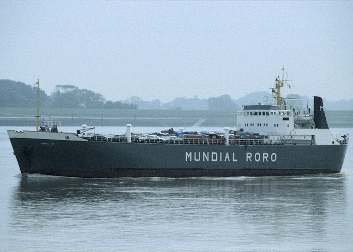  Mundial Car pictured on the River Elbe on 27th May 1998