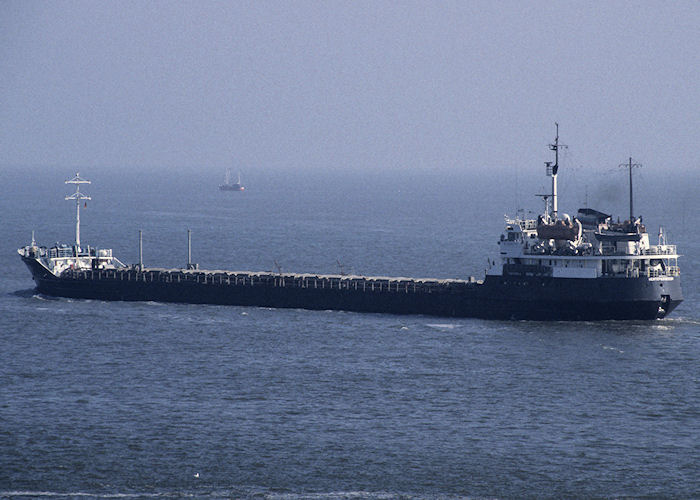 Photograph of the vessel  Nefterudovoz-51M pictured in the mouth of the River Elbe on 21st August 1995