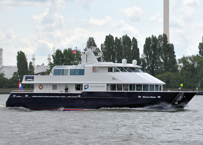 Photograph of the vessel  Nieuwe Maze pictured passing Vlaardingen on 24th June 2011